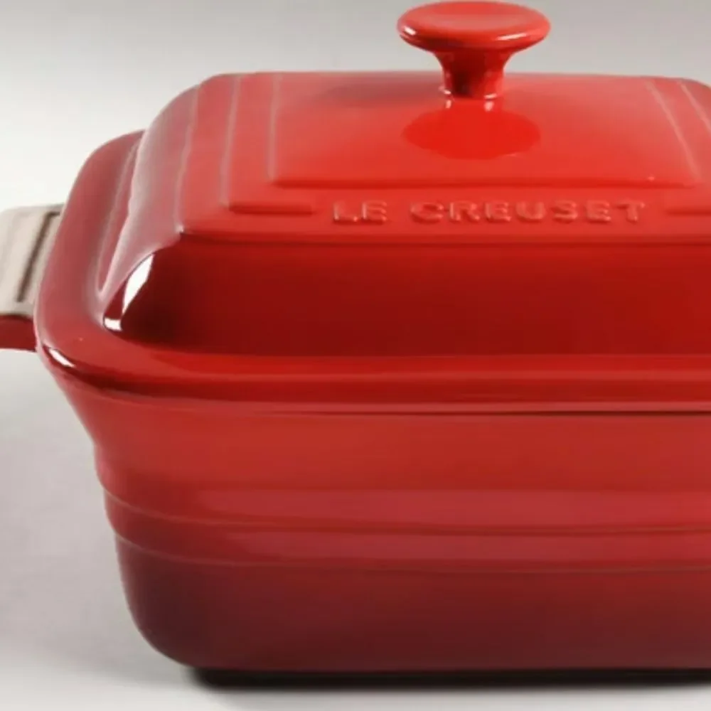 Le‎ Creuset Stoneware Classic 3QT Square Covered Baking Dish- Carmin